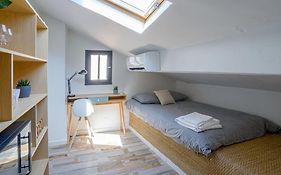 Studio Sous Les Toits Tres Bien Place Et Climatise