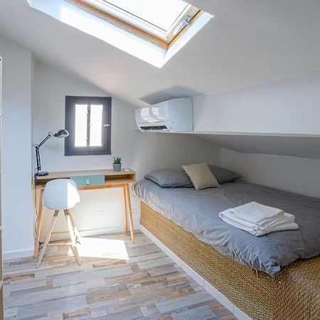 Studio Sous Les Toits Tres Bien Place Et Climatise Montpellier Exterior photo