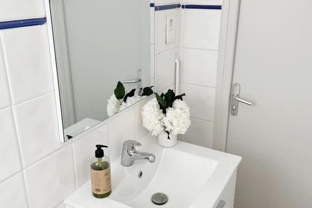 Studio Sous Les Toits Tres Bien Place Et Climatise Montpellier Exterior photo