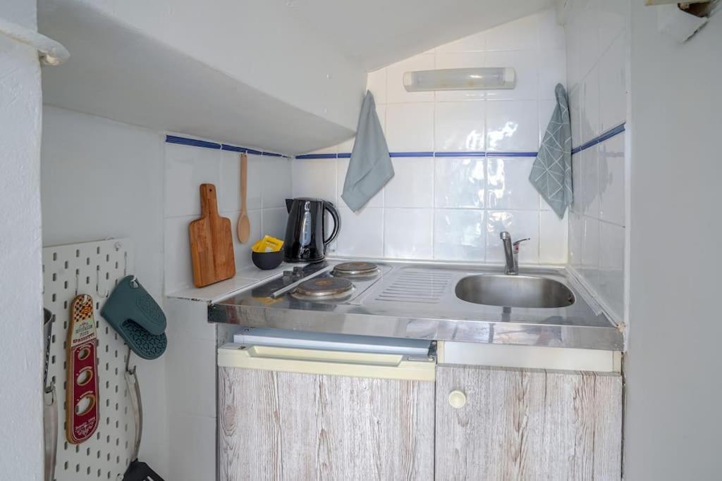 Studio Sous Les Toits Tres Bien Place Et Climatise Montpellier Exterior photo