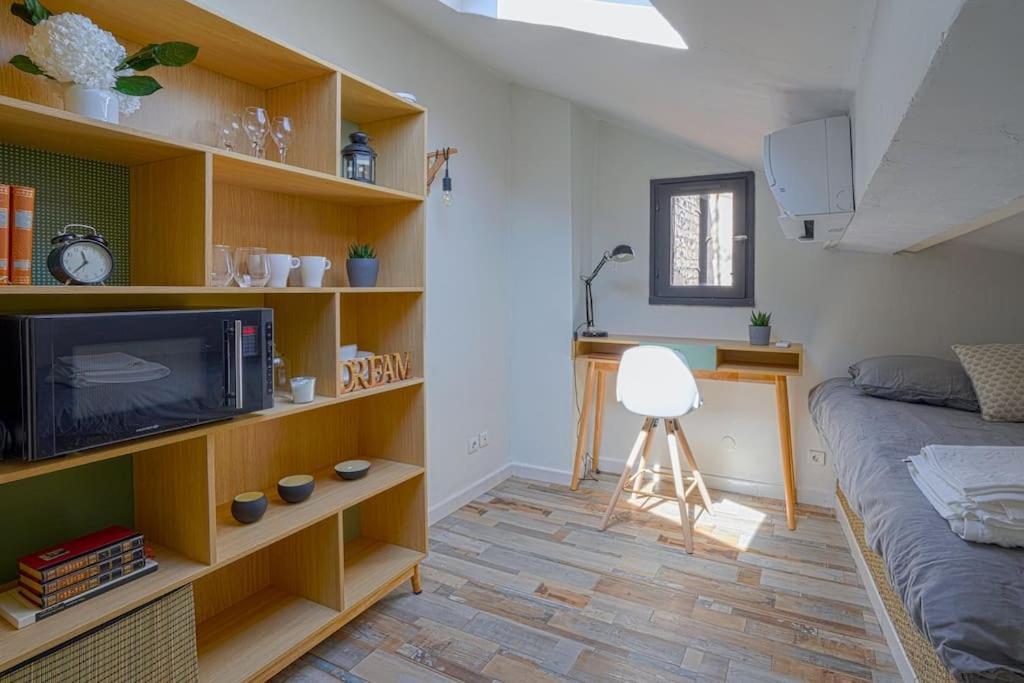 Studio Sous Les Toits Tres Bien Place Et Climatise Montpellier Exterior photo