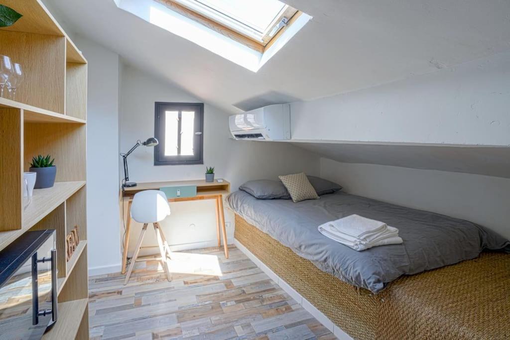 Studio Sous Les Toits Tres Bien Place Et Climatise Montpellier Exterior photo